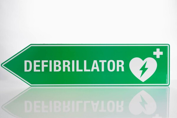 Richtungsschild/Wegweiser "AED / Defibrillator" links